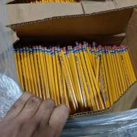 3,45 millions de crayons de stock restant à vendre bois franc 1 conteneur de 40 pieds
